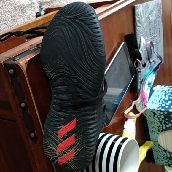 Adidas Dame 4 youth size 5 - Picture 3 of 4